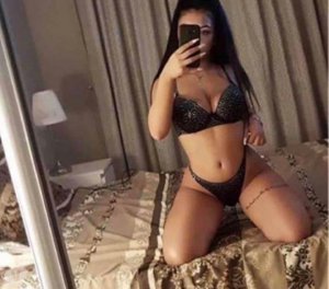 Marie-lucienne chubby live escort in Kapaa
